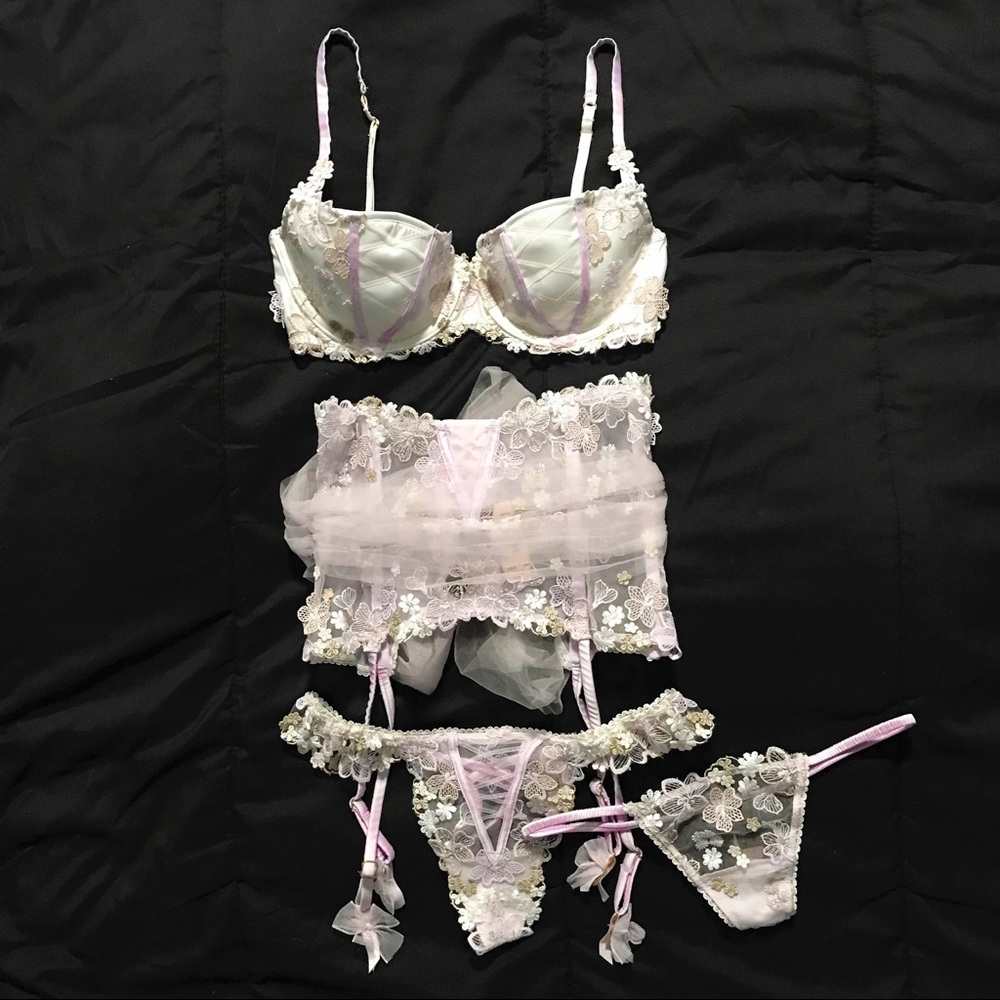 Victorias Secret ‘Designer Collection’ Fairytale Set, NWT - Picture 2 of 12